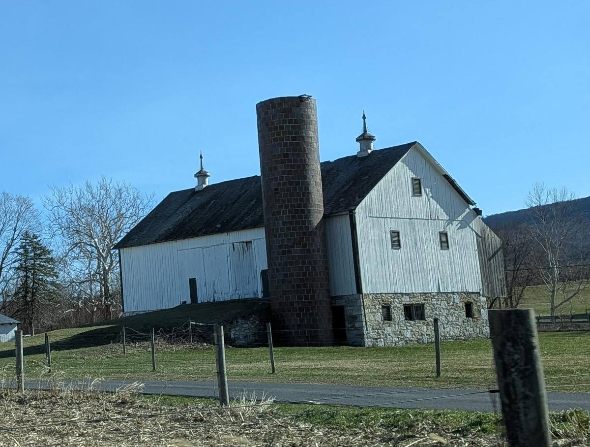 Historic Maryland barn and silo along the drive to Hagerstown